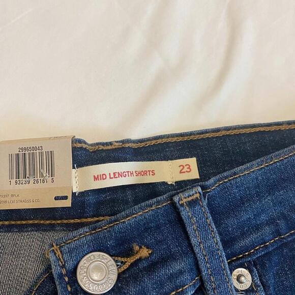 Levi's Mid length shorts size 23 - Picture 2 of 3